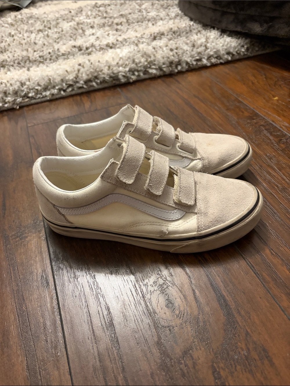 Vans Low-Top Velcro Sneakers in Cream and White